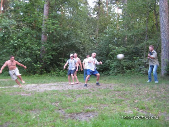 Футбол на шашлыках.