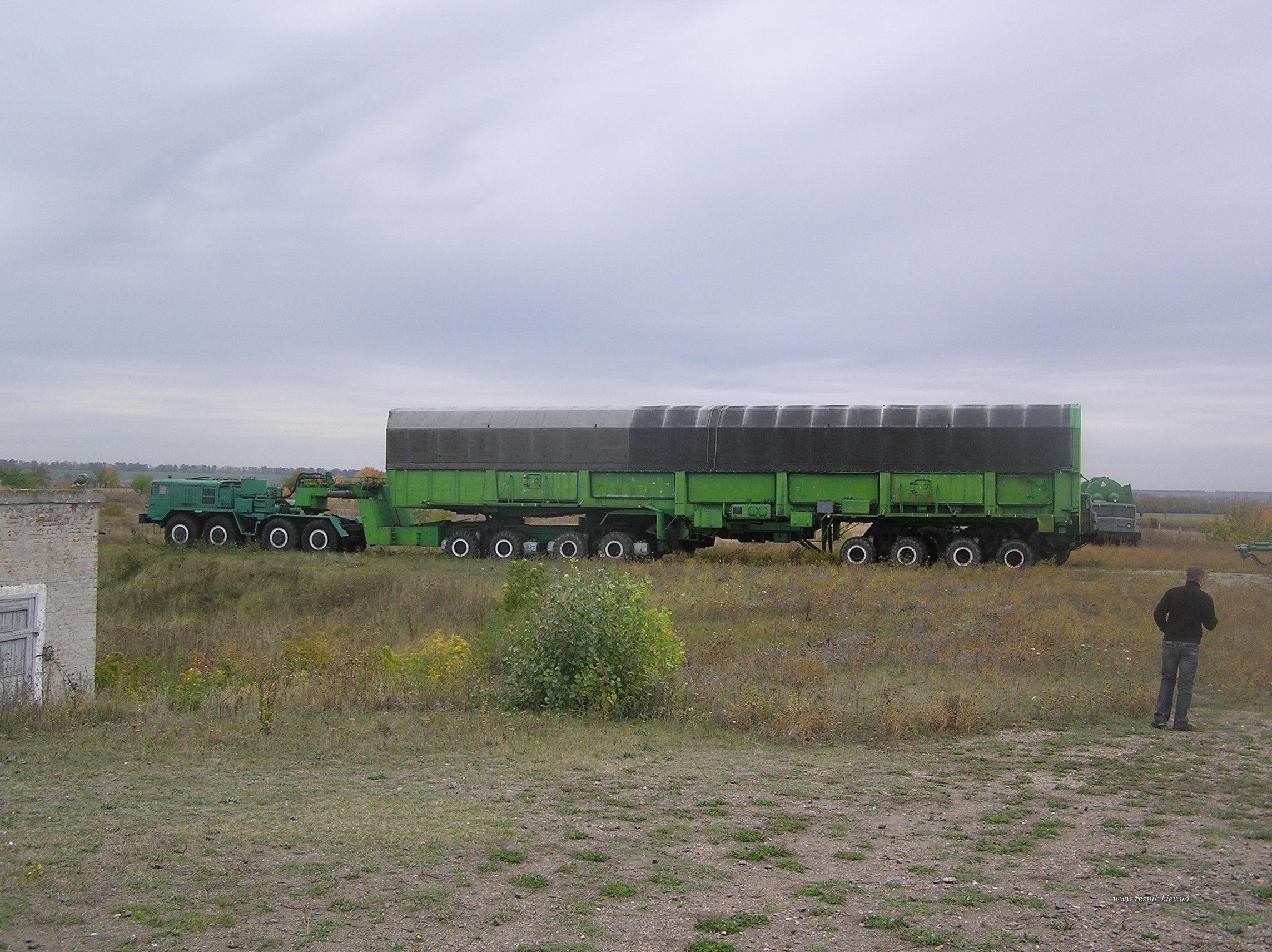 Транспортер ракеты