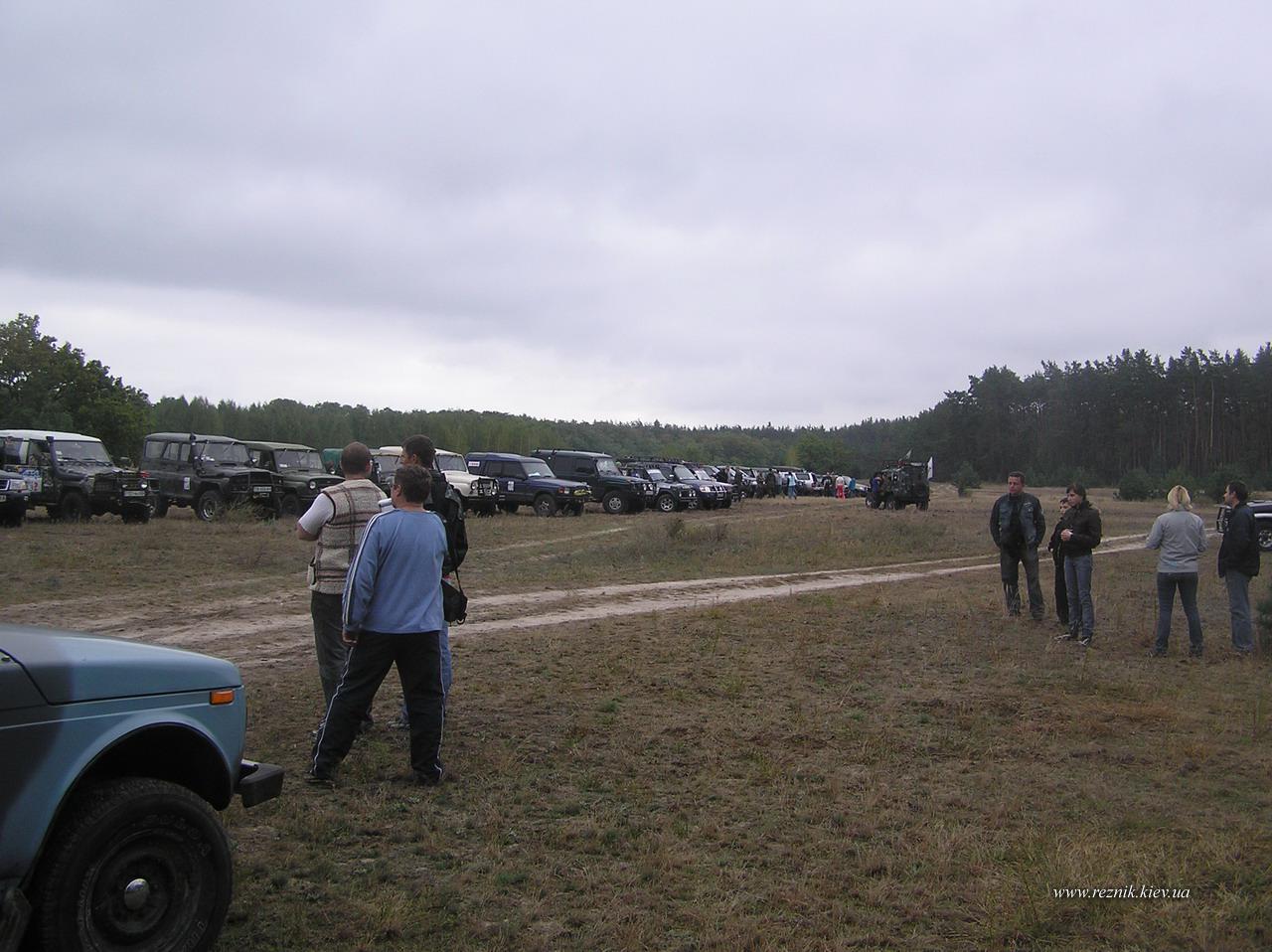 "По машинам!"