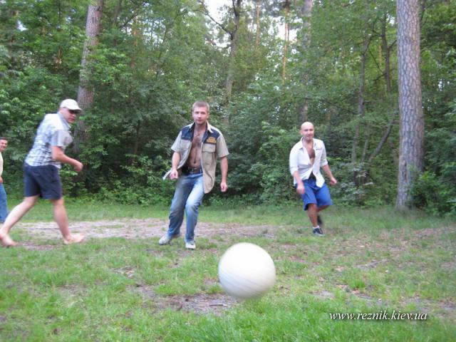 Футбол на шашлыках.