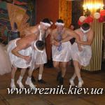 Прощальный танец одного из лебедей :)