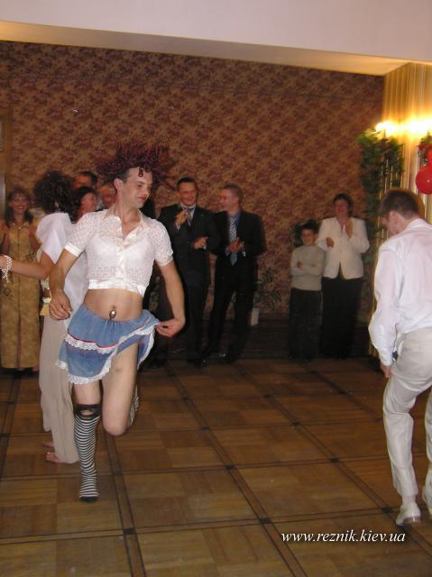 Жених отказался от такой замены невесты :)