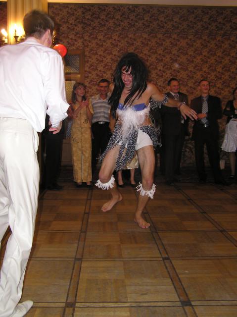 Жених отказался от такой замены невесты :)